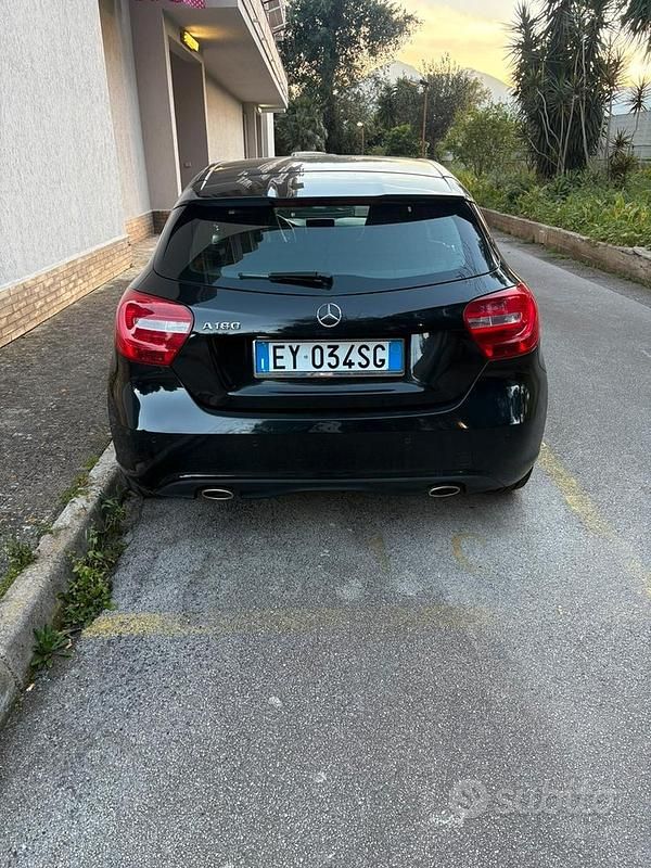 Usata Mercedes A180 122 CV (89 kW) 2015 Nero Berlina