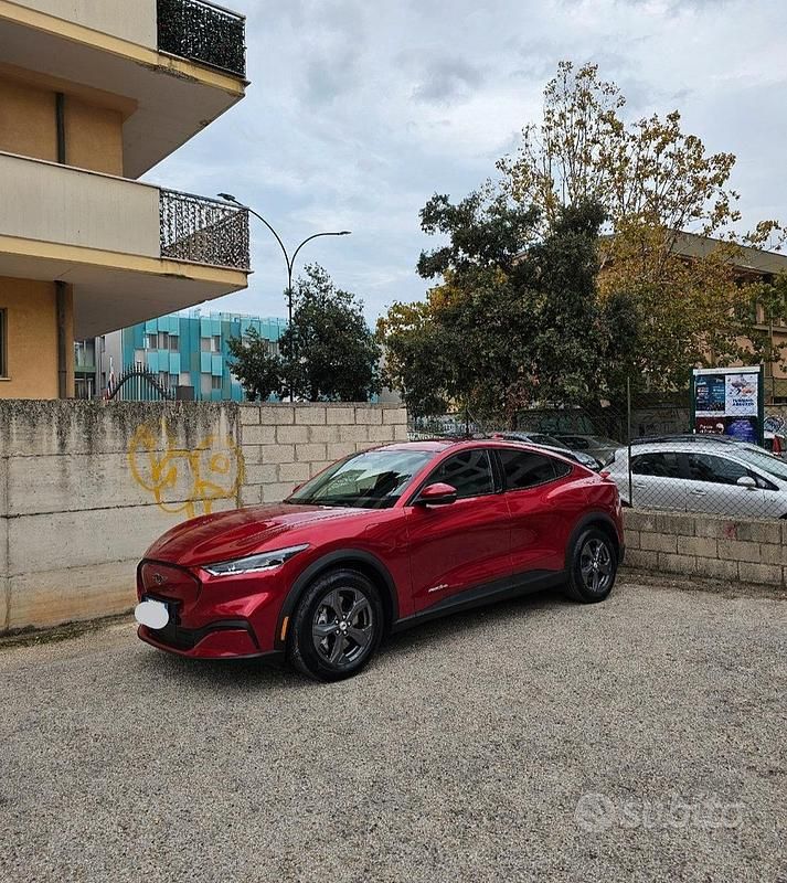 Usata Ford Mustang Mach-E 197 kW (269 CV) 2021 Rosso SUV