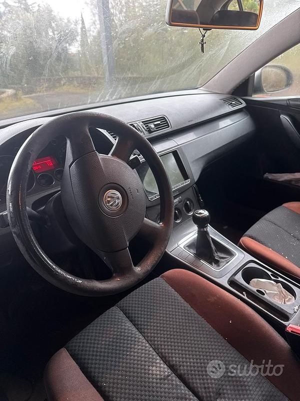 Usata VW Passat 105 CV (77 kW) 2010 Grigio Berlina