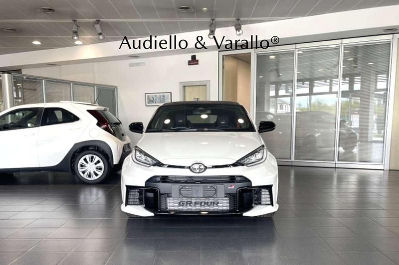 Nuova Toyota Yaris 280 CV (205 kW) 2025 Bianco Utilitaria