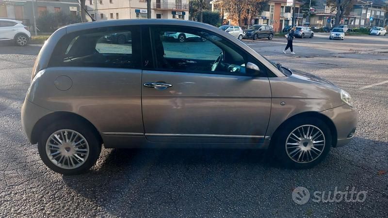 Usata Lancia Ypsilon 60 CV (44 kW) 2009 Marrone Utilitaria