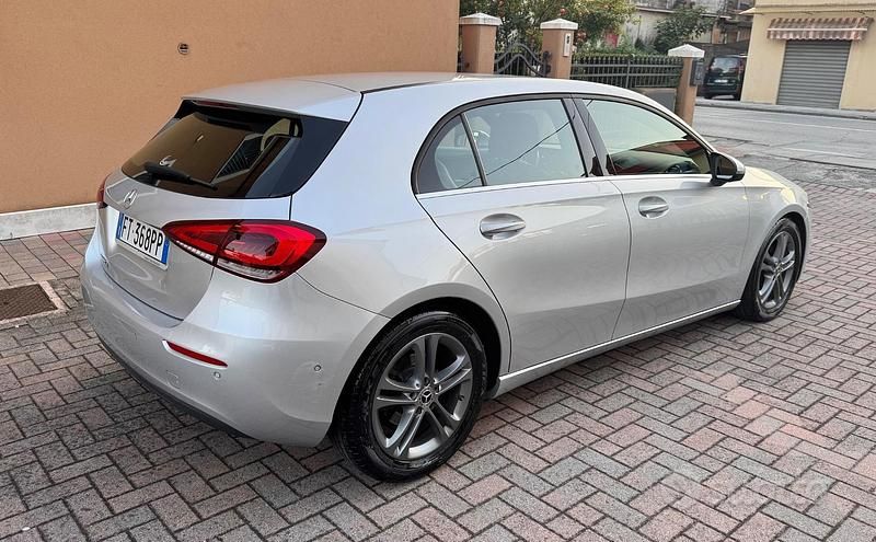 Usata Mercedes A180 Business 116 CV (85 kW) 2019 Grigio Berlina