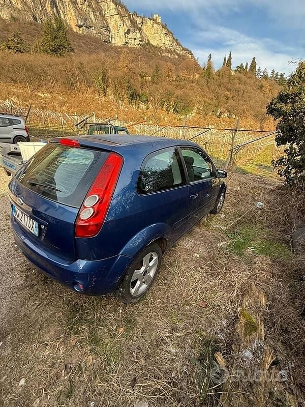 Usata Ford Fiesta 75 CV (55 kW) 2008 Berlina