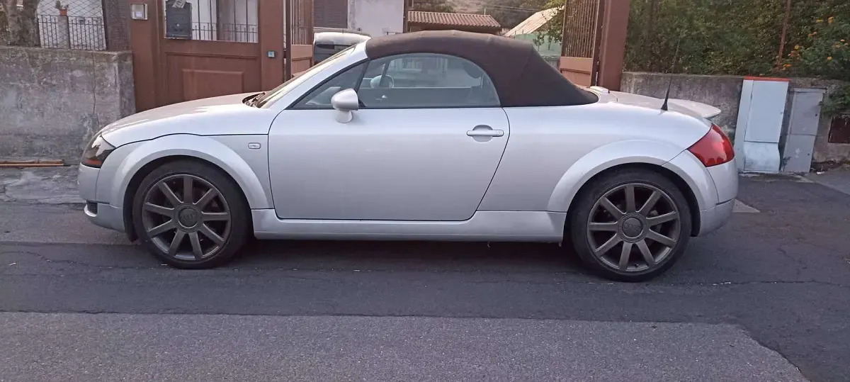 Usata Audi TT Roadster Ambiente 224 CV (164 kW) 2003 Argento Cabrio