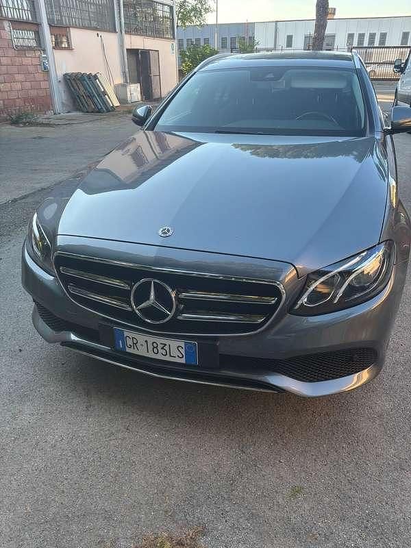 Gebraucht Mercedes E220 194 PS (142 kW) 2020 Grau Kombi