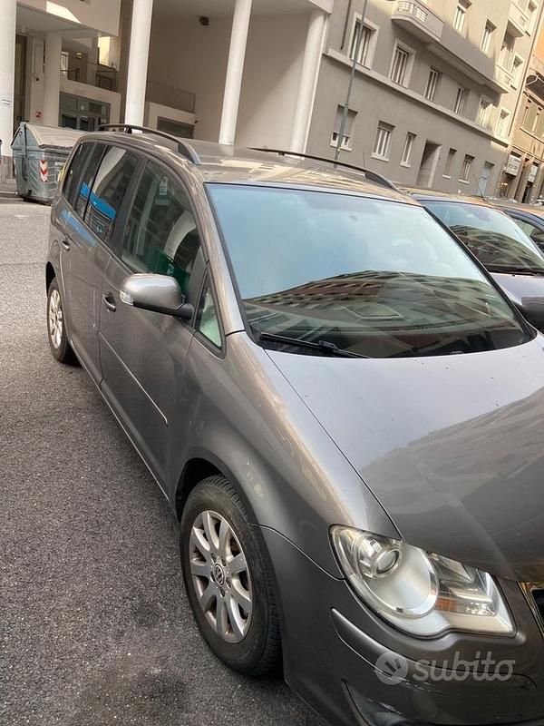 Usata VW Touran 140 CV (102 kW) 2008 Grigio Monovolume