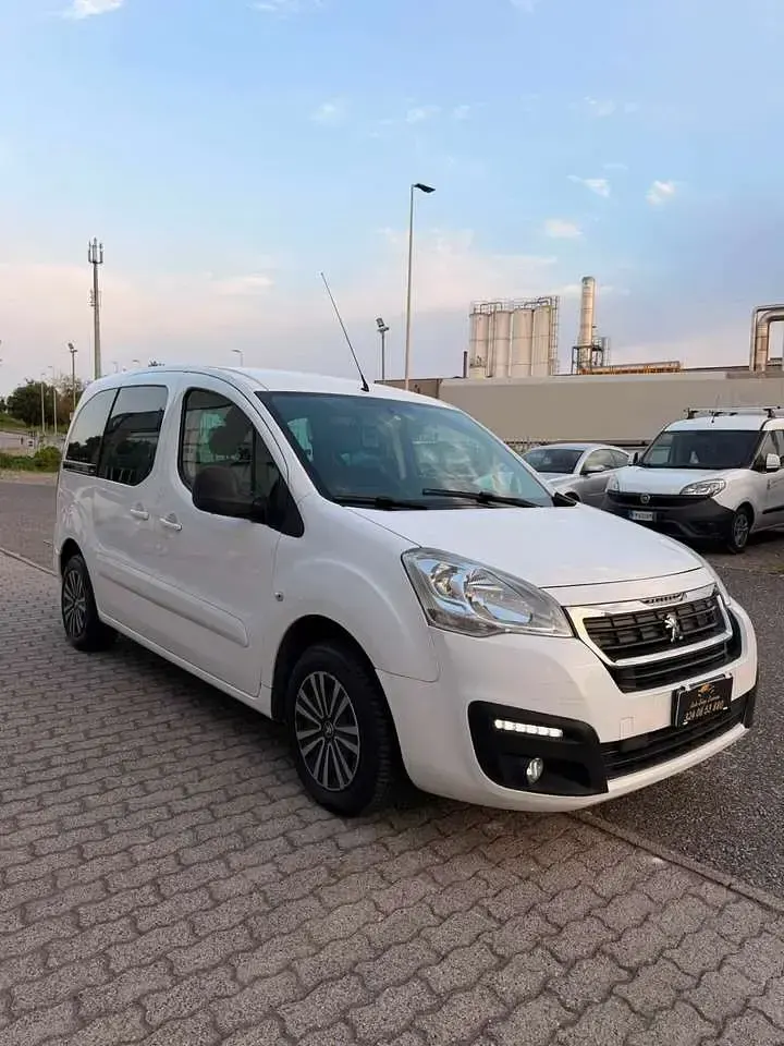 Usata Peugeot TePee Active 99 CV (72 kW) 2018 Bianco Monovolume