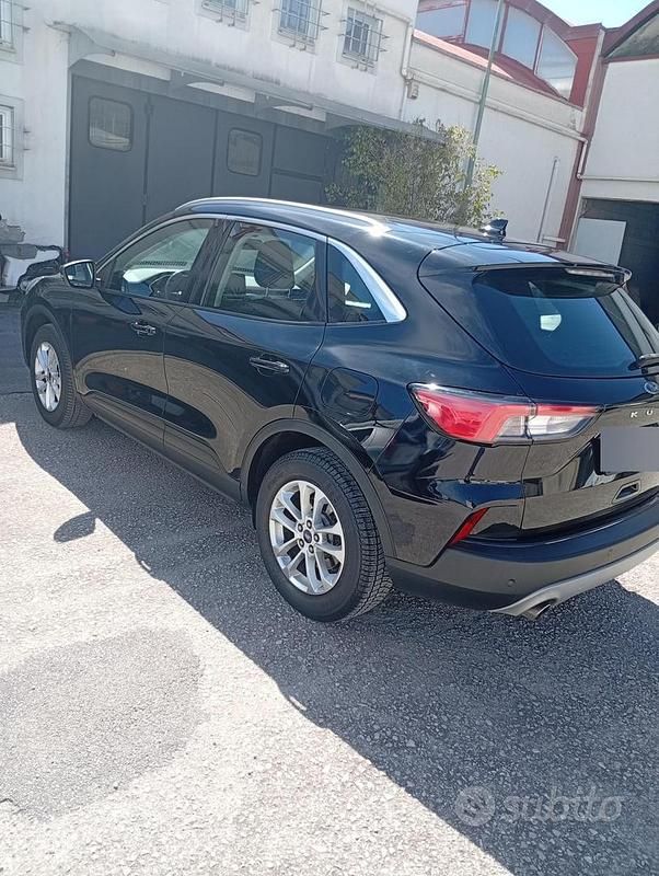 Usata Ford Kuga 120 CV (88 kW) 2021 Nero SUV
