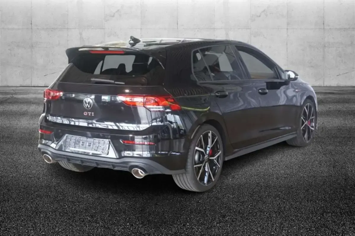 Usata VW Golf VIII GTI 300 CV (220 kW) 2022 Nero Berlina