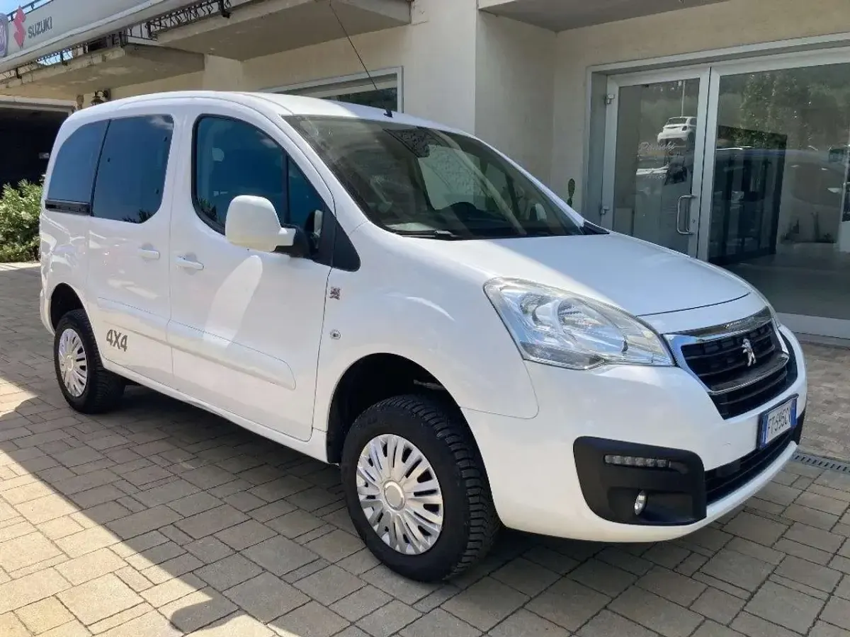 Usata Peugeot Partner Tepee Outdoor 99 CV (72 kW) 2018 Bianco Monovolume