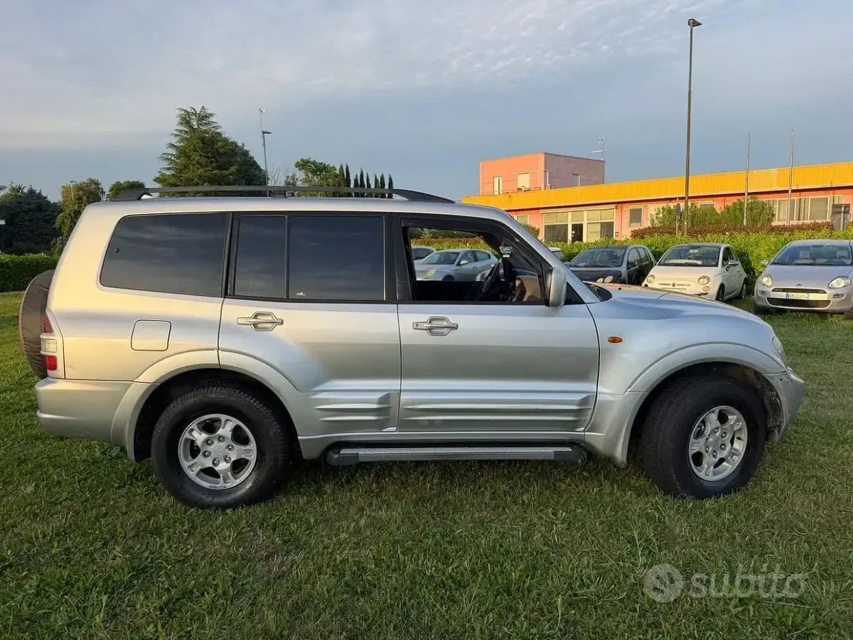 Usata Mitsubishi Pajero 165 CV (121 kW) 2001 Grigio SUV