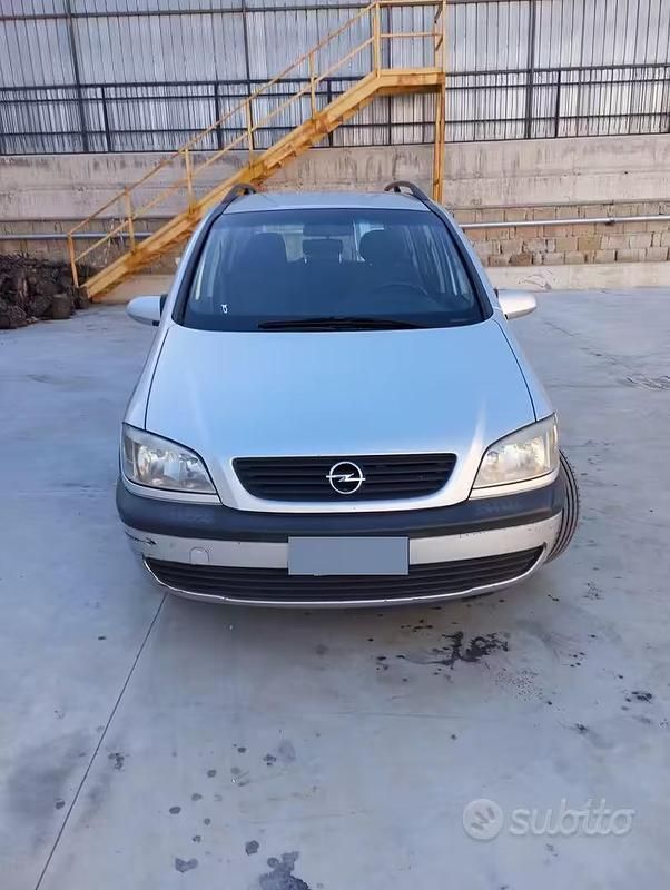 Usata Opel Zafira 101 CV (74 kW) 2000 Grigio Monovolume