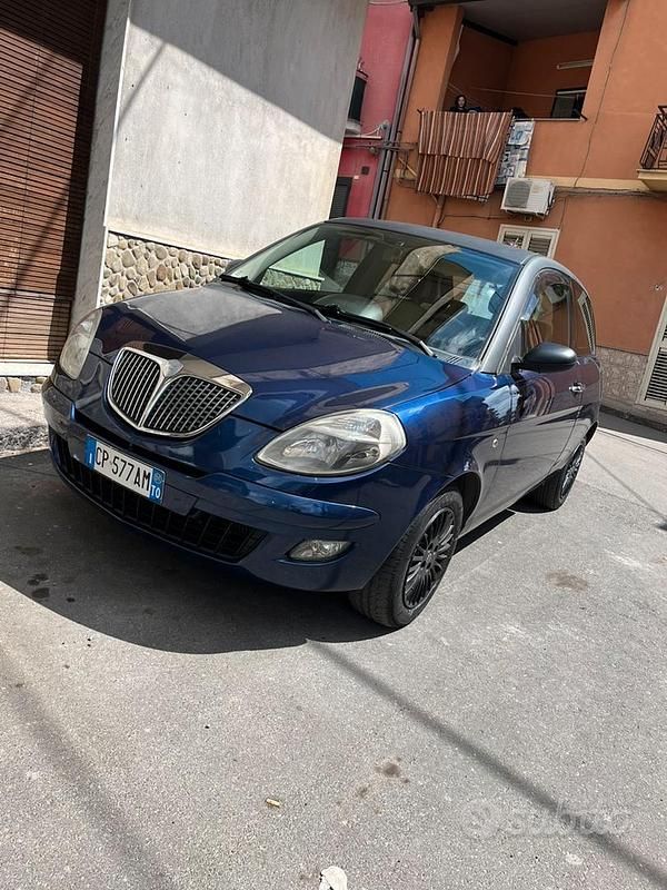 Usata Lancia Ypsilon 70 CV (51 kW) 2006 Blu Utilitaria