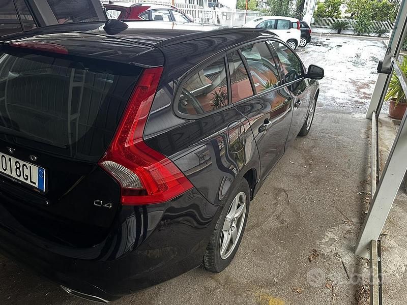 Occasion Volvo V60 Business Edition 190 ch (139 kW) 2018 Bleue Break