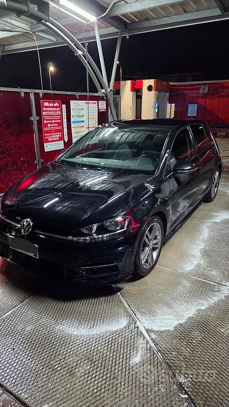 Usata VW Golf VII R-line 116 CV (85 kW) 2017 Nero Berlina