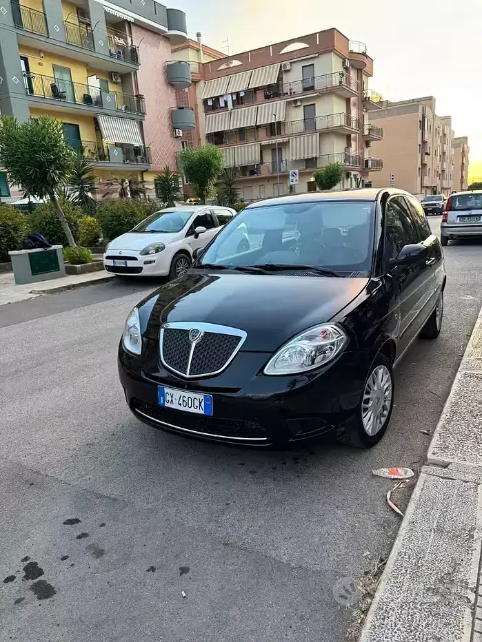 Usata Lancia Ypsilon 69 CV (50 kW) 2006 Nero Utilitaria
