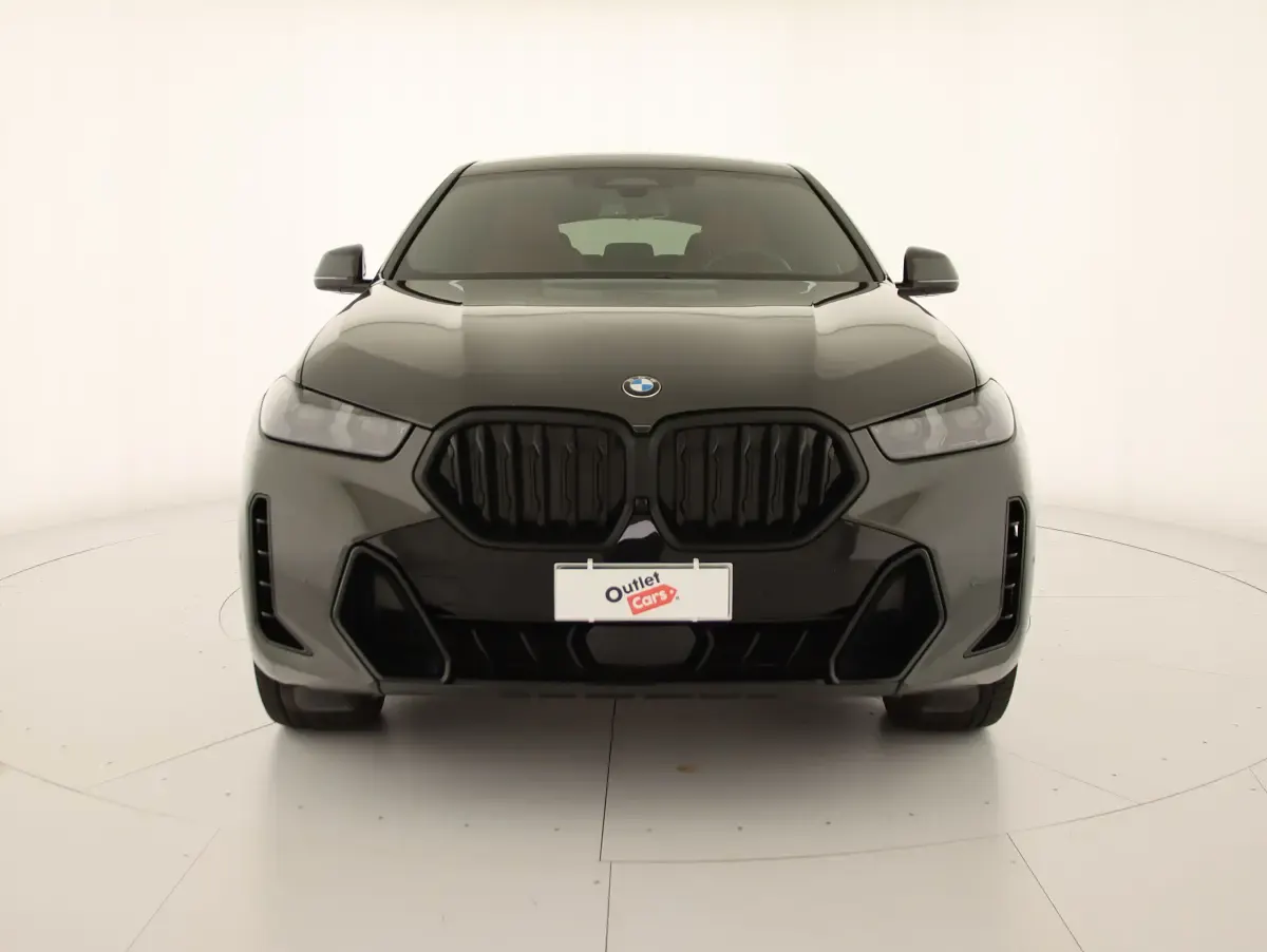 Usata BMW X6 M Sport 380 CV (279 kW) 2024 Nero metallizzato SUV