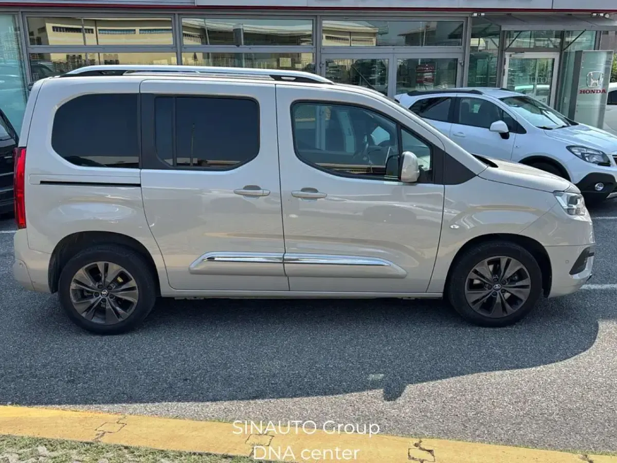 Usata Toyota Proace City City 131 CV (96 kW) 2021 Grigio Monovolume