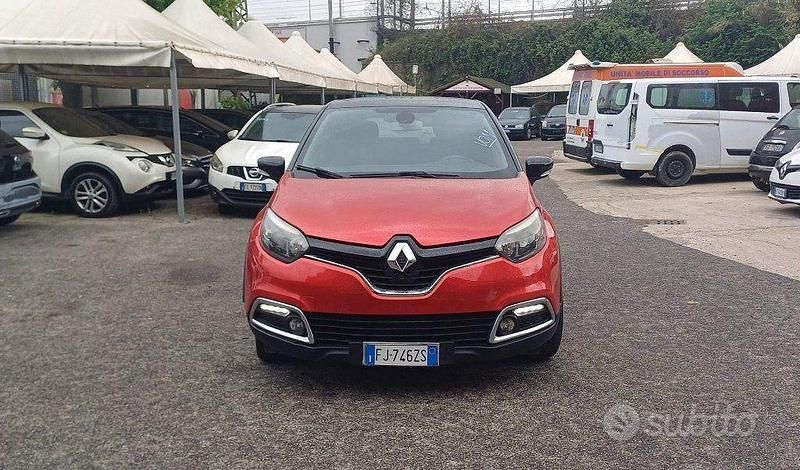Usado Renault Captur 110 CV (80 kW) 2017 Rojo SUV