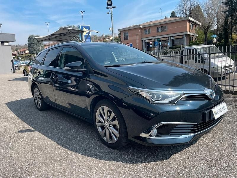 Usata Toyota Auris Touring Sports Lounge 99 CV (72 kW) 2017 Blu Station wagon