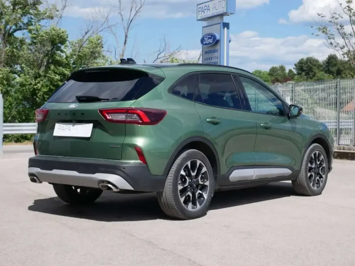 Usata Ford Kuga Active X 151 CV (111 kW) 2024 Bustin green SUV