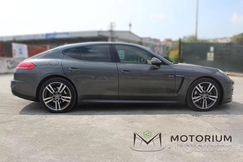 Usata Porsche Panamera 250 CV (183 kW) 2013 Giallo Utilitaria