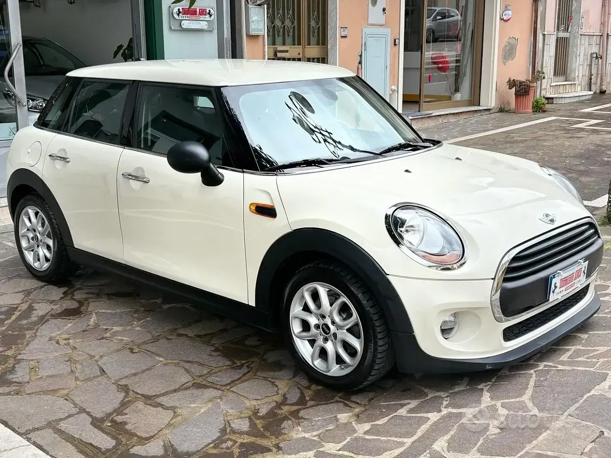 Usata Mini ONE 75 CV (55 kW) 2015 Beige Utilitaria