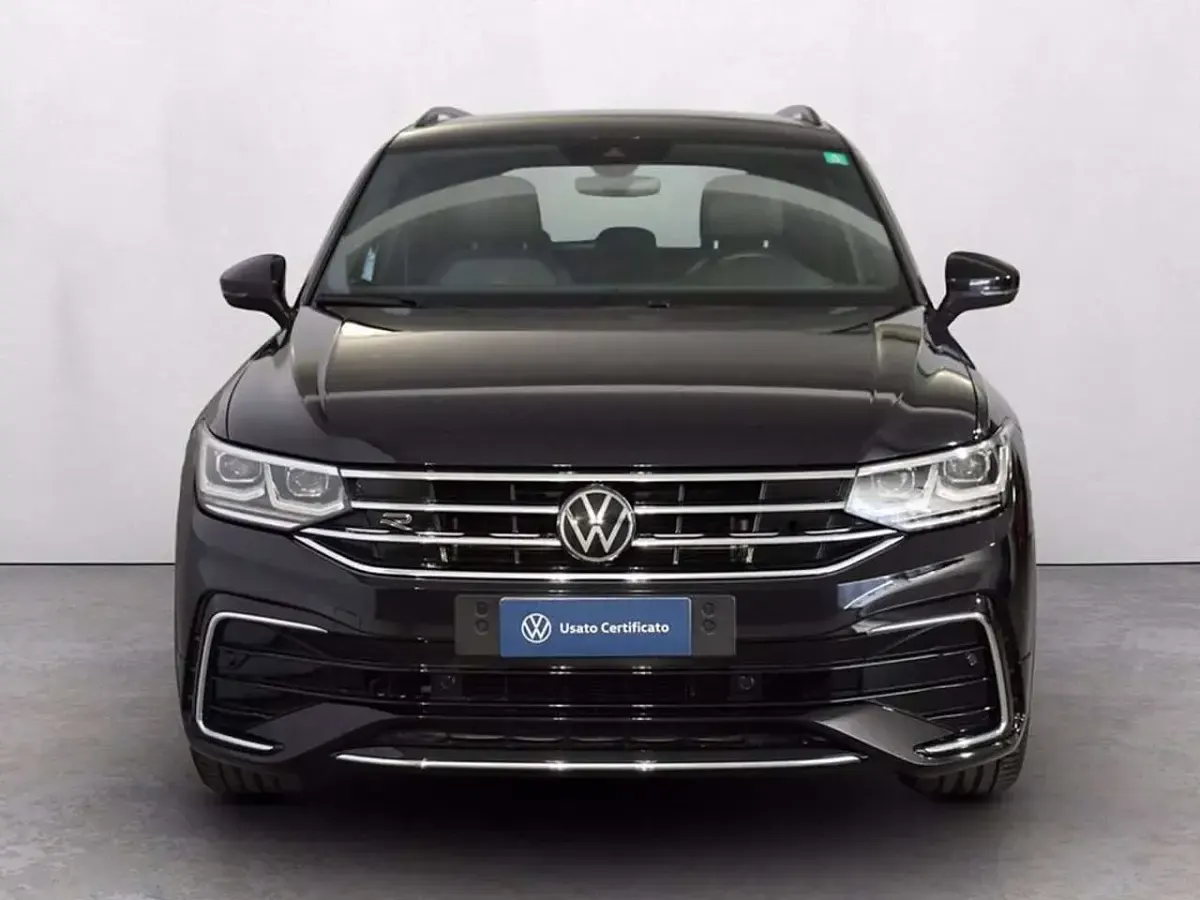 Usata VW Tiguan R-line 150 CV (110 kW) 2023 Deep black perlato SUV