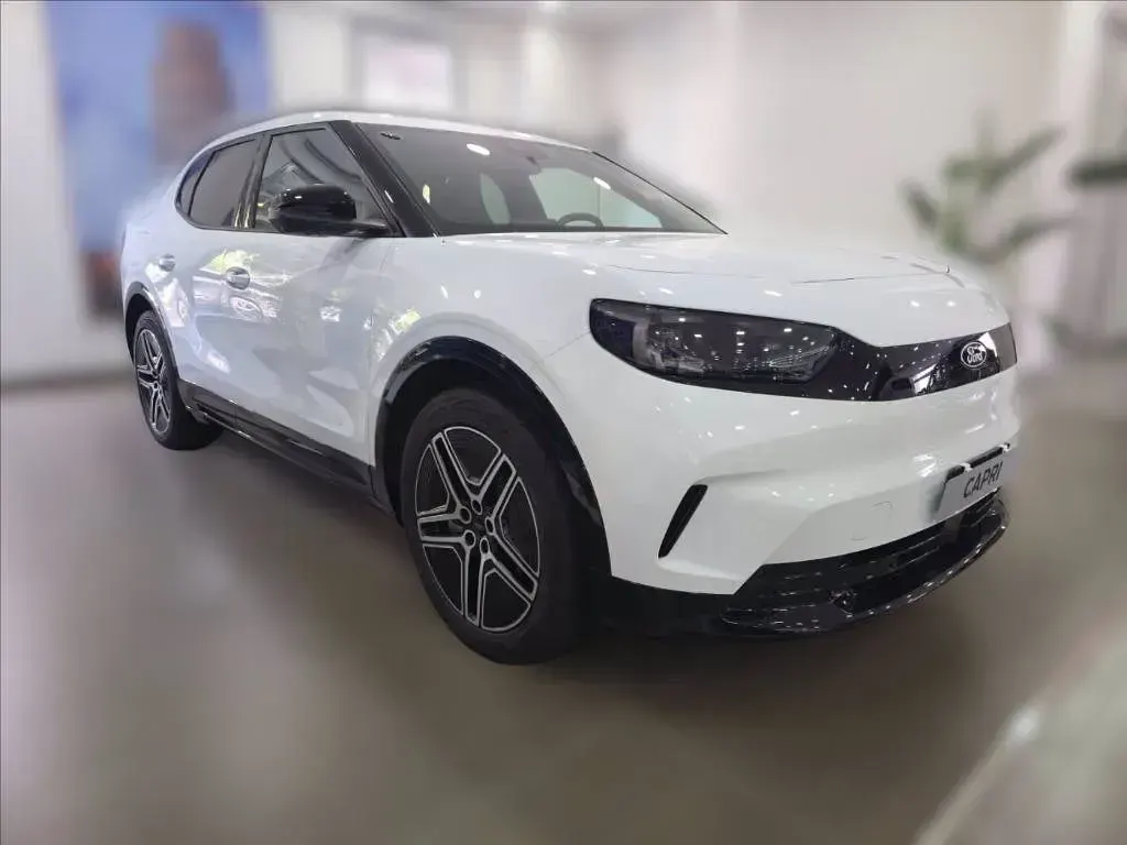 Nuova Ford Capri Extended Range 210 kW (286 CV) 2025 Frozen white SUV