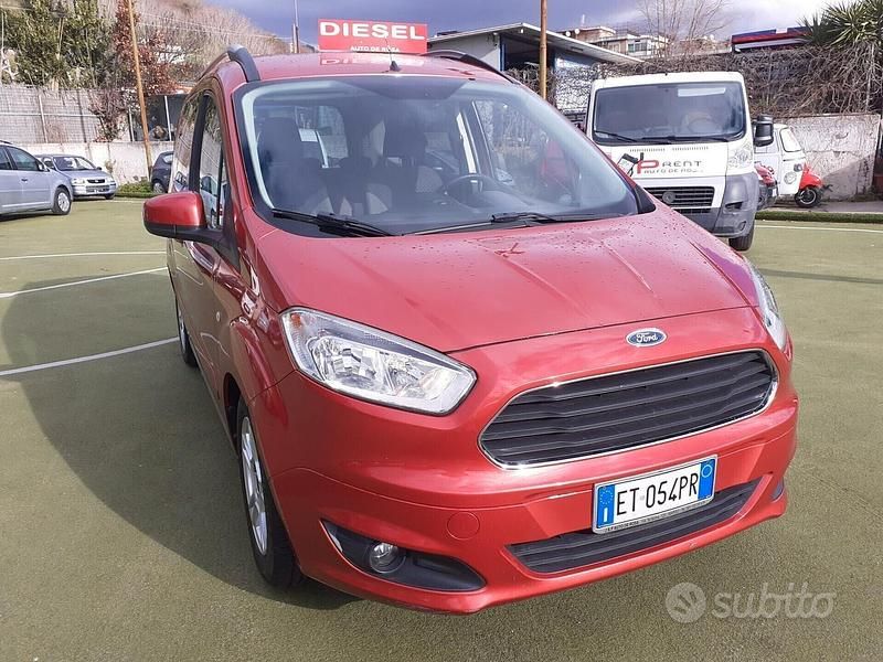Usata Ford Tourneo Trend 100 CV (73 kW) 2014 Rosso Monovolume