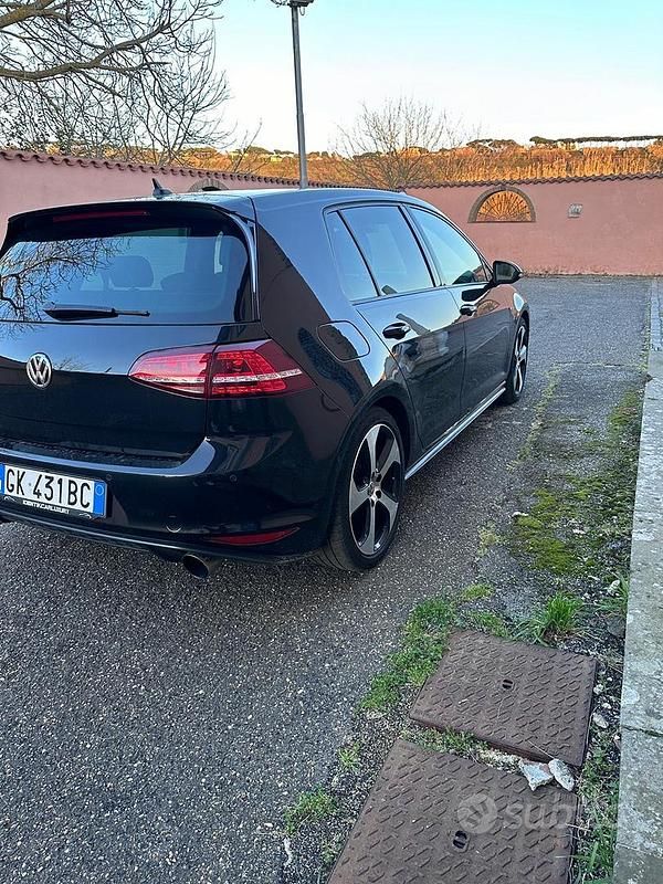 Usata VW Golf VII GTI 220 CV (161 kW) 2015 Berlina