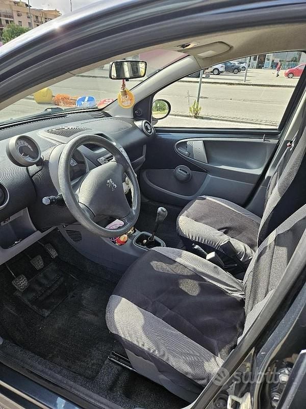 Usata Peugeot 107 68 CV (50 kW) 2007 Grigio Utilitaria