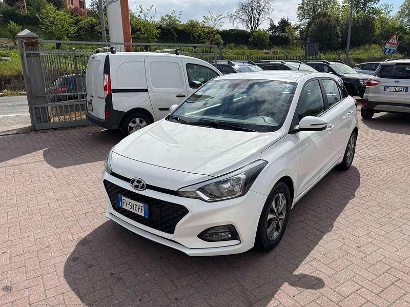 Usata Hyundai i20 73 CV (53 kW) 2019 Bianco Utilitaria