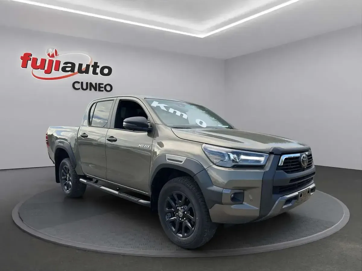 Nuova Toyota HiLux 204 CV (150 kW) 2026 Oxide bronze Pick-up