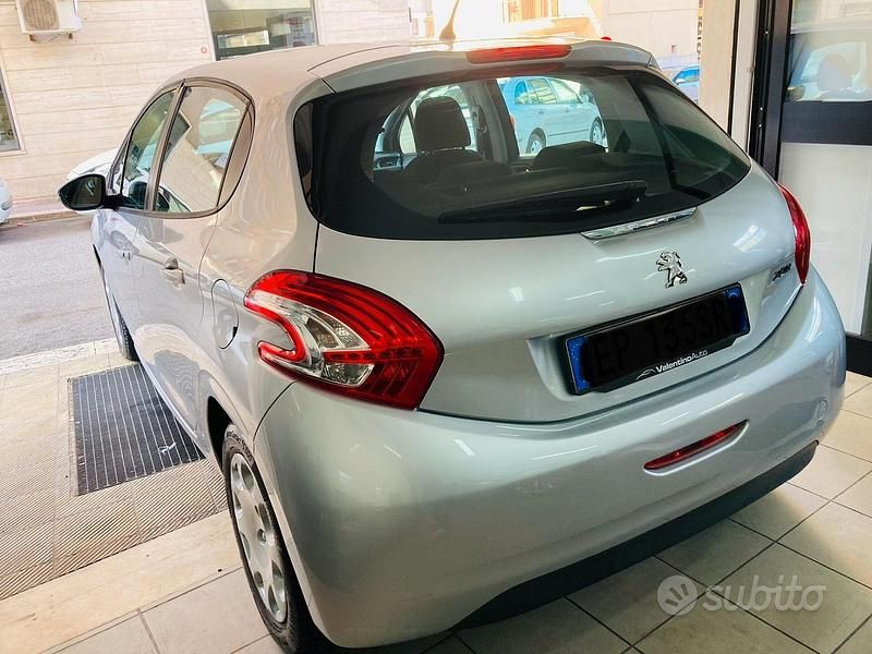 Usata Peugeot 208 82 CV (60 kW) 2013 Grigio Utilitaria