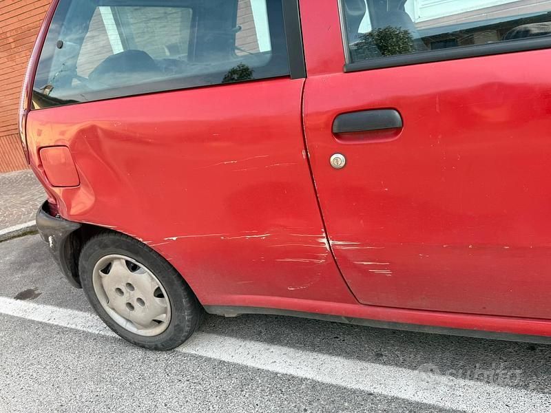 Usata Fiat Punto 54 CV (39 kW) 1998 Rosso Berlina