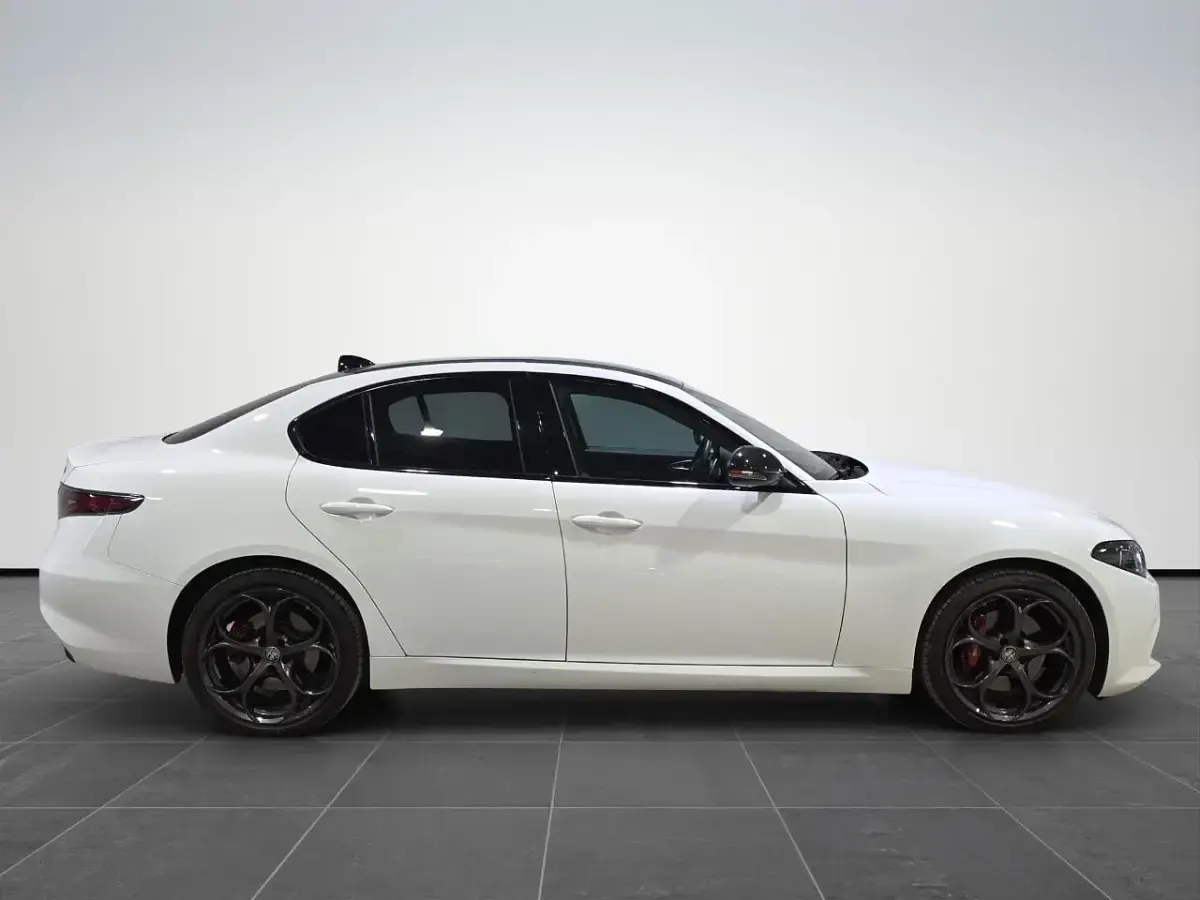 Gebraucht Alfa Romeo Giulia Competizione 211 PS (155 kW) 2024 Weiß Limousine