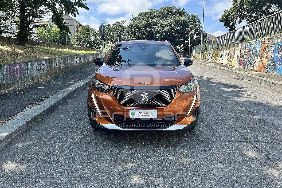 Usata Peugeot 2008 Allure 131 CV (96 kW) 2023 Arancione SUV