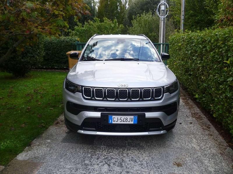 Argento Usata 2022 Jeep Compass SUV | 23.500 € (Buon prezzo) - Immagine 1/4