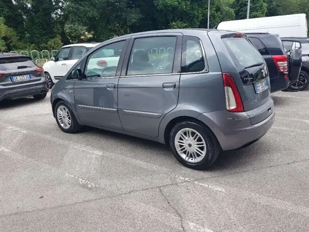 Usata Lancia Musa 95 CV (69 kW) 2010 Blu metallizzato Monovolume