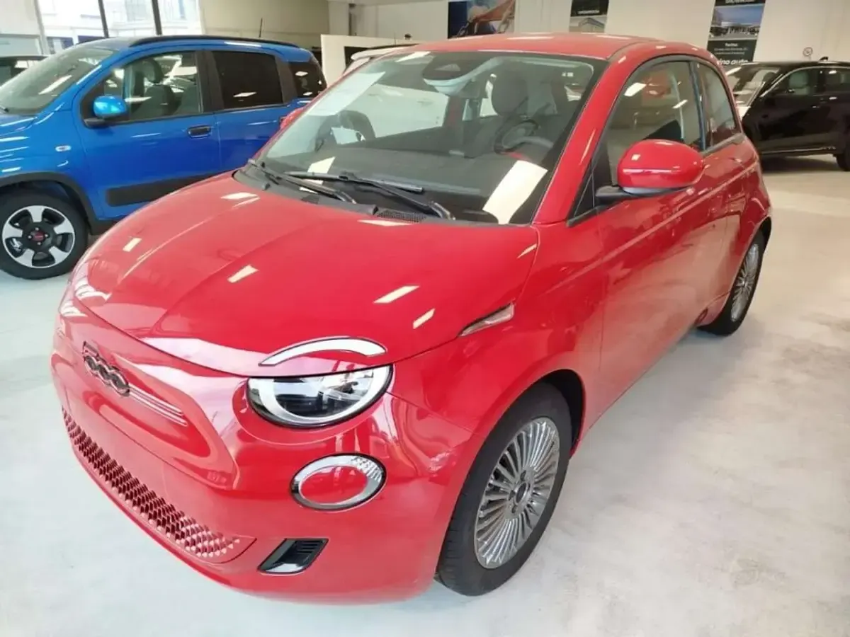 Usata Fiat 500e Red 86 kW (118 CV) 2024 Rosso Berlina