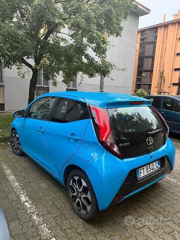 Usata Toyota Aygo 72 CV (52 kW) 2018 Blu Utilitaria