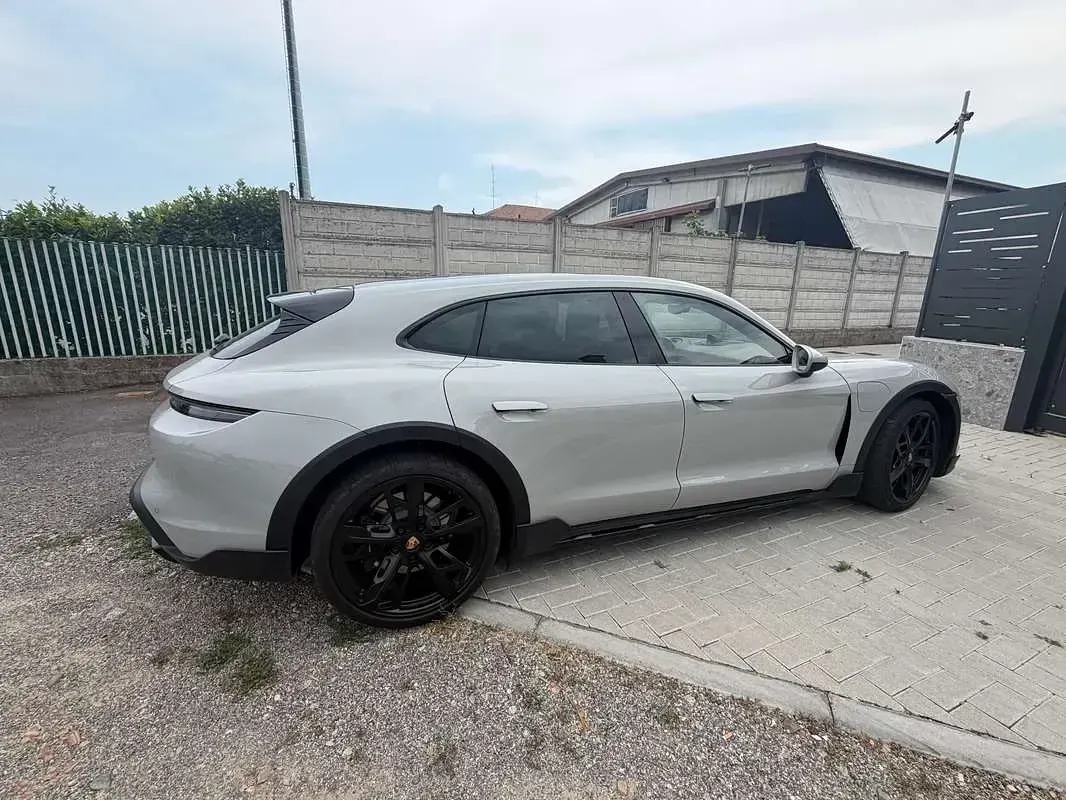 Usata Porsche Taycan 4 Cross Turismo Cross Turismo 139 kW (190 CV) 2021 Grigio Station wagon