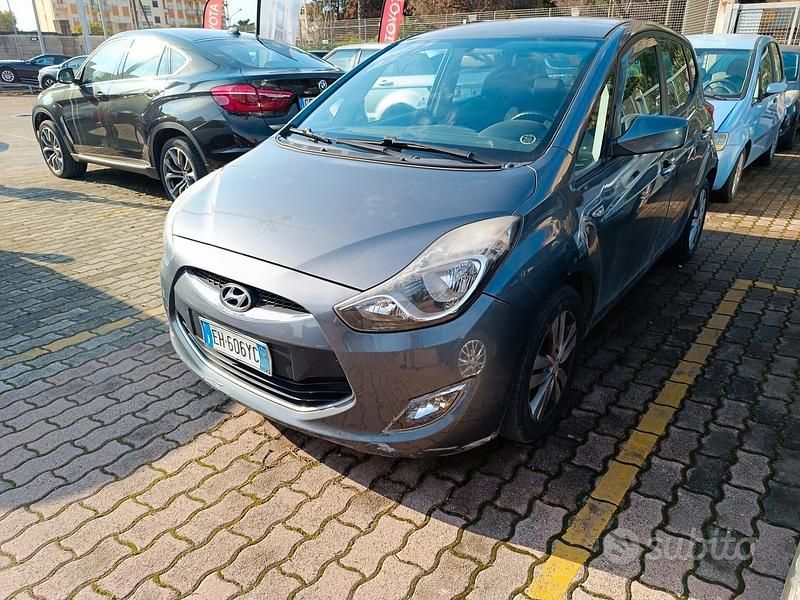 Usata Hyundai ix20 Comfort 90 CV (66 kW) 2011 Grigio Utilitaria