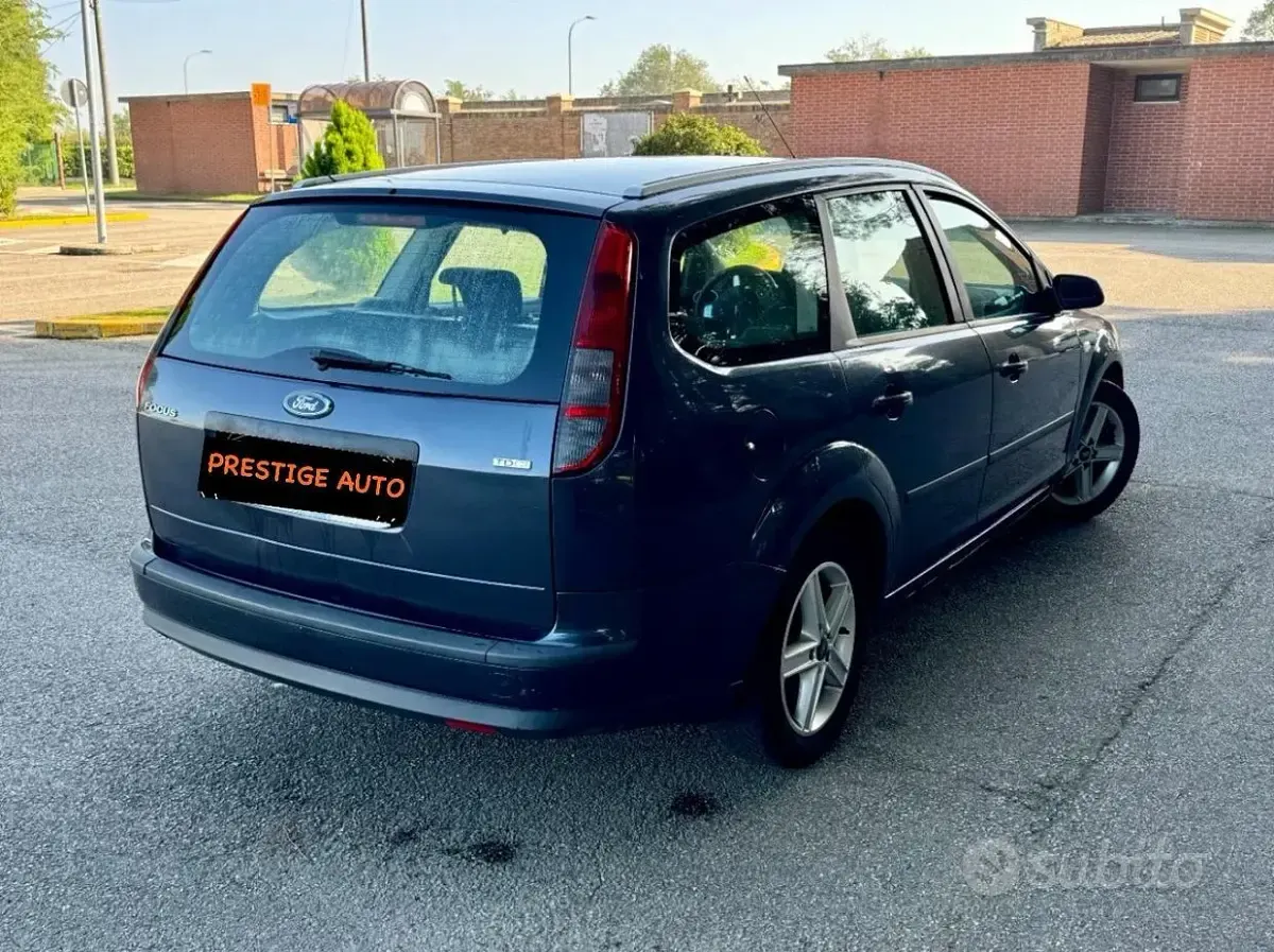 Usata Ford Focus S 90 CV (66 kW) 2006 Grigio Station wagon