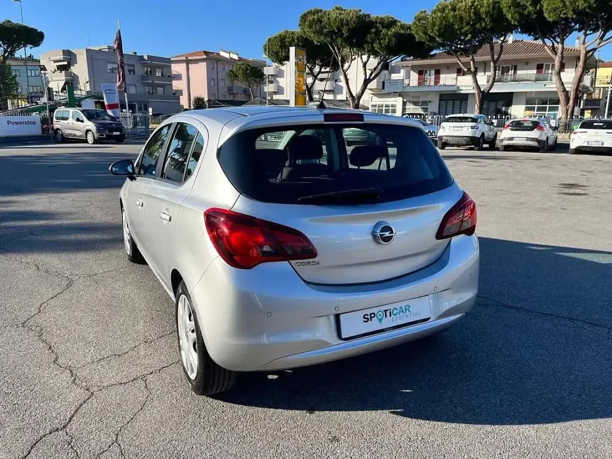 Usado Opel Corsa 90 HP (66 kW) 2017 Cinzento Citadino