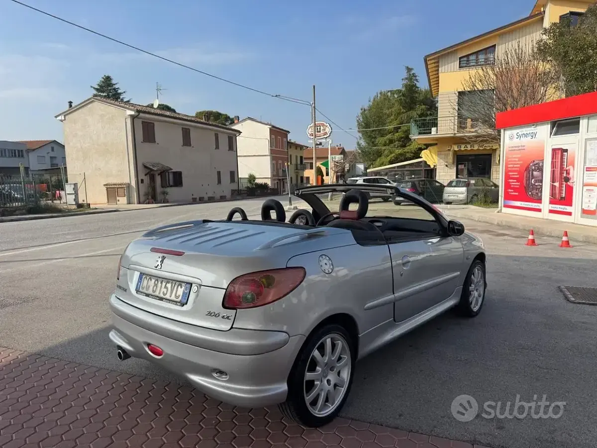 Usata Peugeot 206 CC 109 CV (80 kW) 2003 Grigio Cabrio