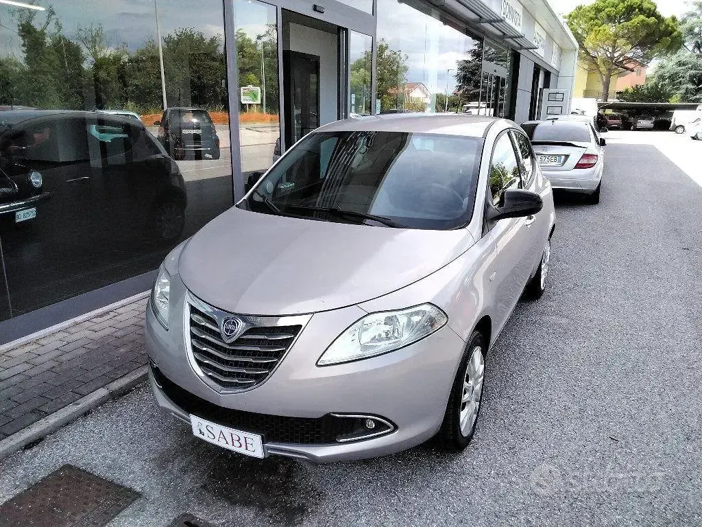Usata Lancia Ypsilon Platinum 69 CV (50 kW) 2014 Grigio Utilitaria