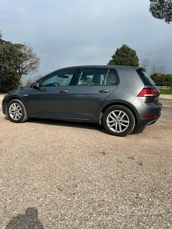Usata VW Golf VII Business 131 CV (96 kW) 2019 Grigio Berlina
