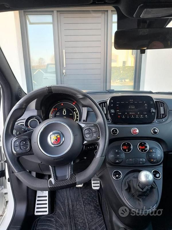 Usata Abarth 695 180 CV (132 kW) 2023 Bianco Utilitaria